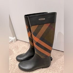 Burberry Rain Boots NEVER WORN!!